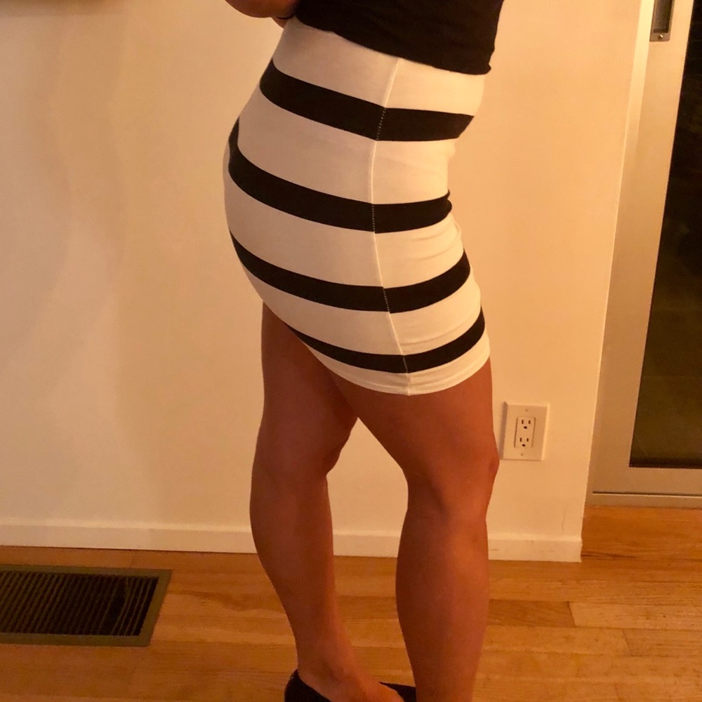 ⚡️H&M⚡️ Tight Fitted Skirt - Picture 1 of 3